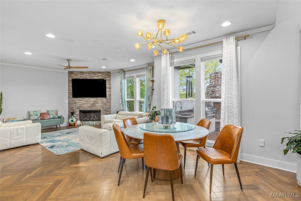 8478 ROCKBRIDGE Circle