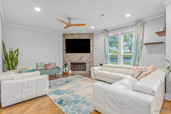 8478 ROCKBRIDGE Circle