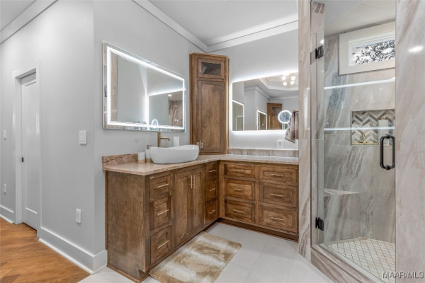 8478 ROCKBRIDGE Circle