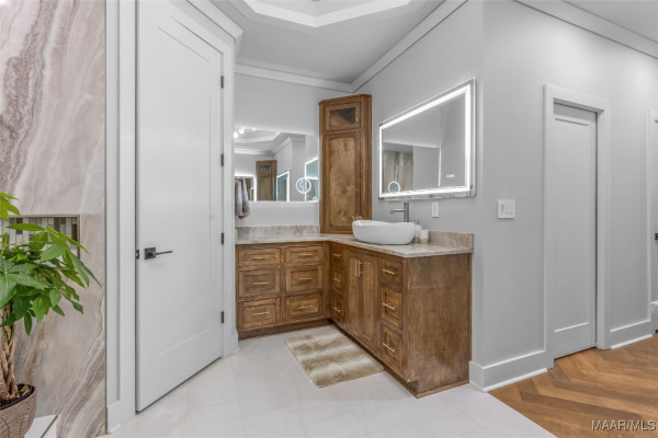 8478 ROCKBRIDGE Circle
