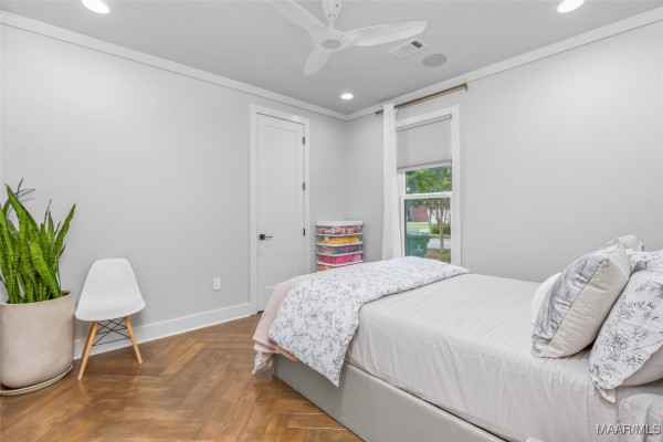 8478 ROCKBRIDGE Circle