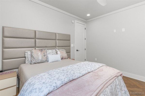 8478 ROCKBRIDGE Circle