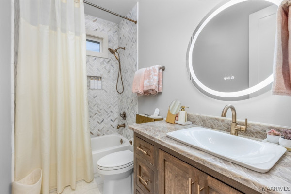 8478 ROCKBRIDGE Circle