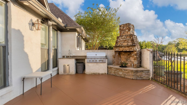 8478 ROCKBRIDGE Circle