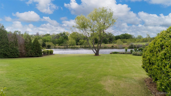8478 ROCKBRIDGE Circle