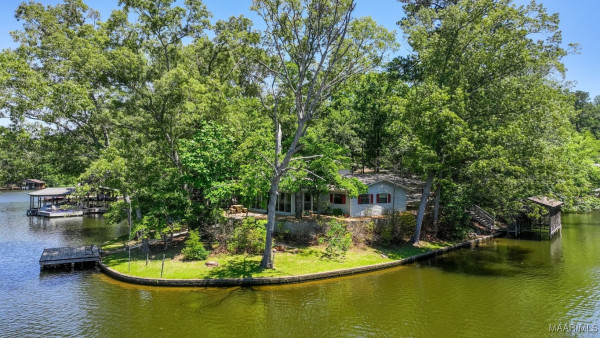 210 Weluvit Lane