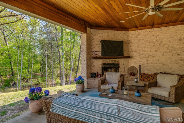 1215 Brookwood Drive