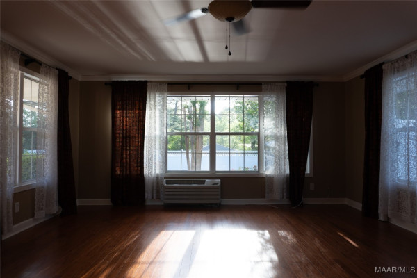 600 Larkin Lane