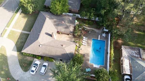 600 Larkin Lane