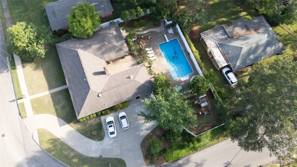 600 Larkin Lane