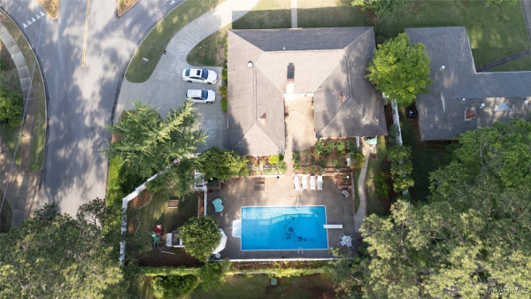 600 Larkin Lane