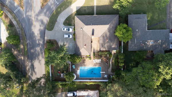 600 Larkin Lane