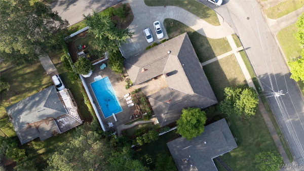 600 Larkin Lane