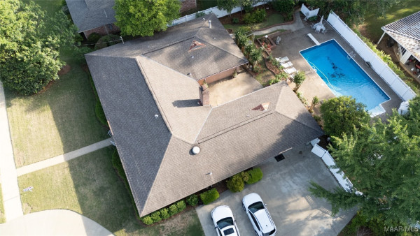 600 Larkin Lane