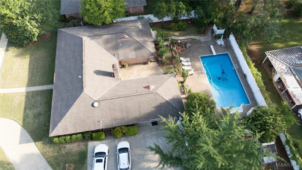 600 Larkin Lane