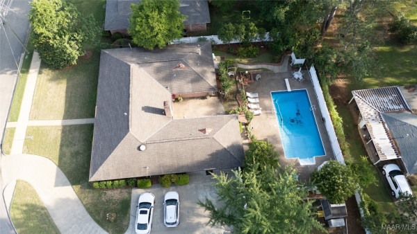 600 Larkin Lane