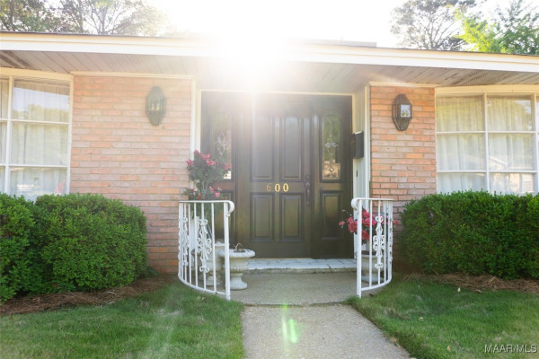 600 Larkin Lane