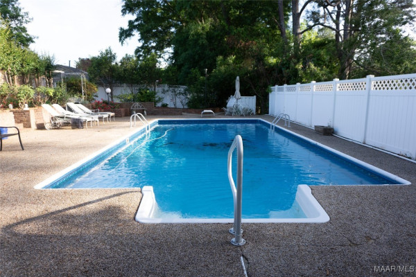 600 Larkin Lane