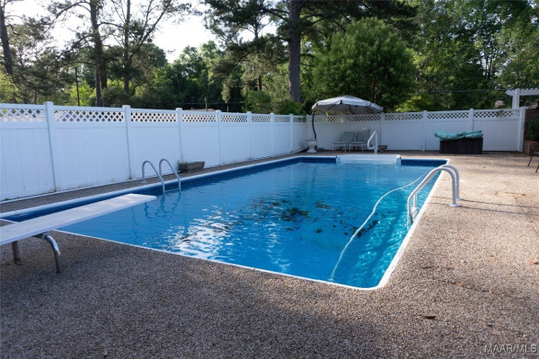 600 Larkin Lane