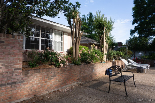 600 Larkin Lane