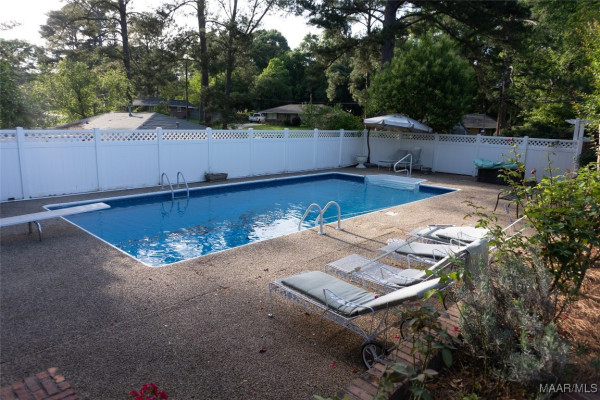 600 Larkin Lane