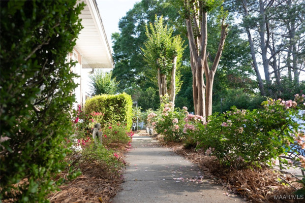 600 Larkin Lane