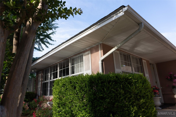 600 Larkin Lane