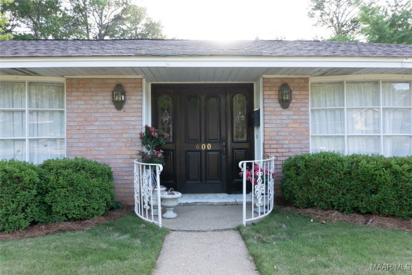 600 Larkin Lane