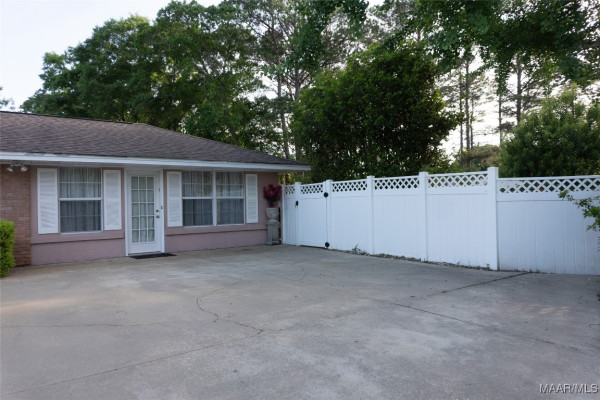 600 Larkin Lane