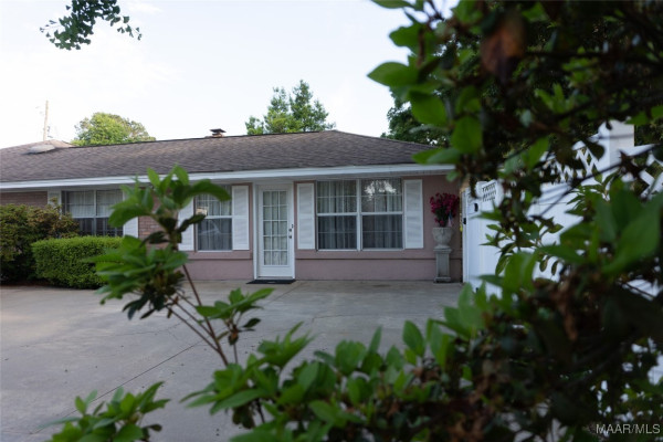 600 Larkin Lane