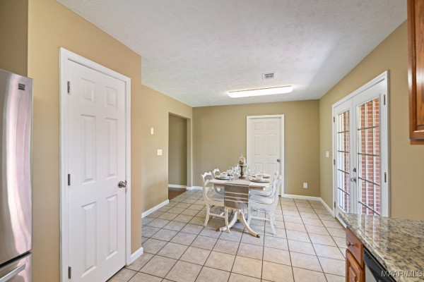 1603 Guiding Way