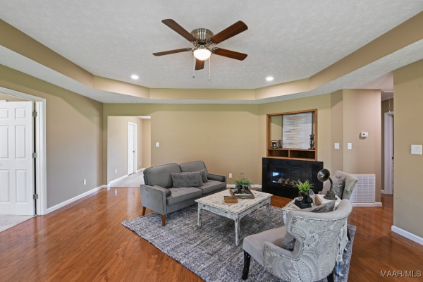 1603 Guiding Way
