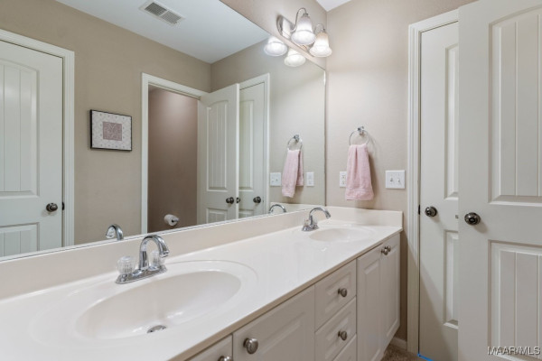 6617 RIDGEVIEW Circle