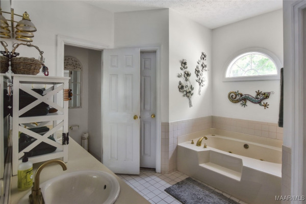 3943 Samantha Drive