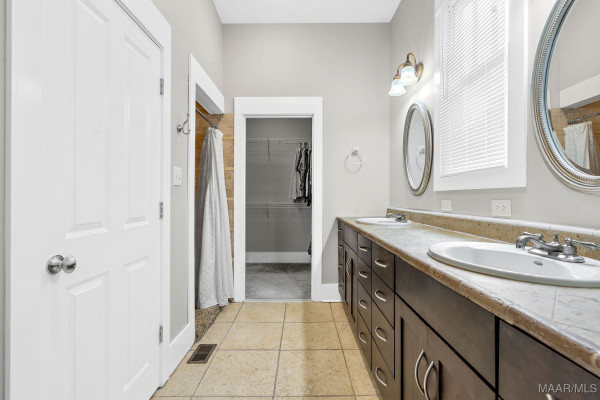 44 Avenue Of The Waters .