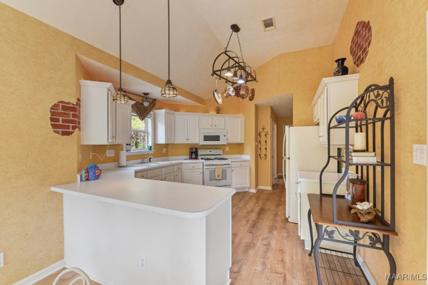 1684 RAMBLING BROOK Lane