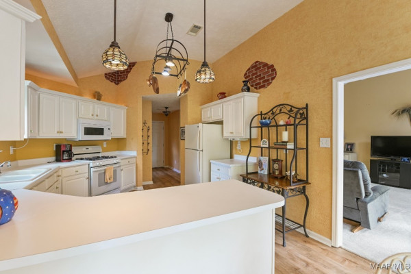 1684 RAMBLING BROOK Lane