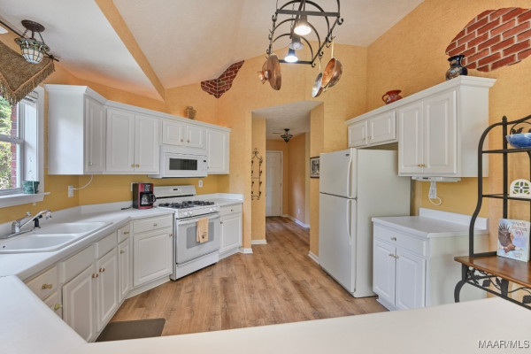 1684 RAMBLING BROOK Lane