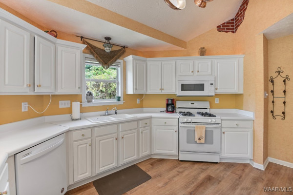 1684 RAMBLING BROOK Lane