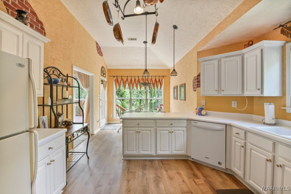 1684 RAMBLING BROOK Lane