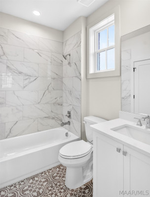 4521 Broadwick Street