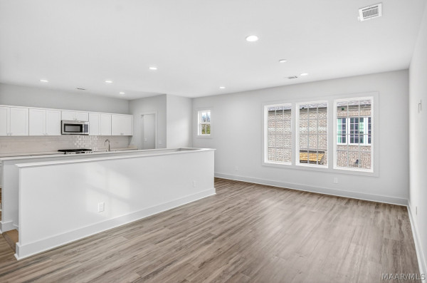 4521 Broadwick Street