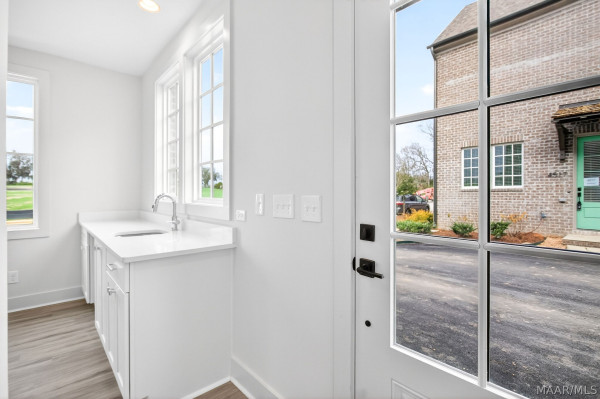 4521 Broadwick Street