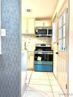 644 Iris Lane