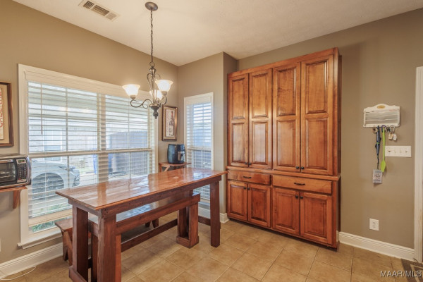 613 VINTAGE Way