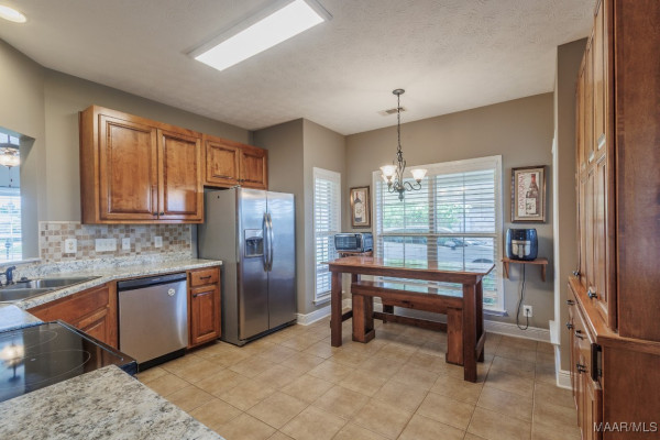 613 VINTAGE Way