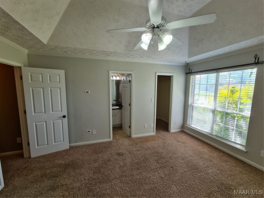 105 MEADOWVIEW Drive