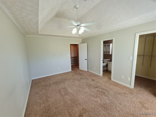 105 MEADOWVIEW Drive