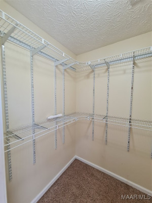 105 MEADOWVIEW Drive