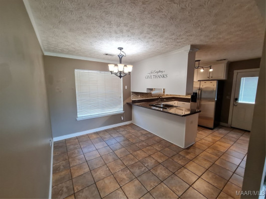 105 MEADOWVIEW Drive